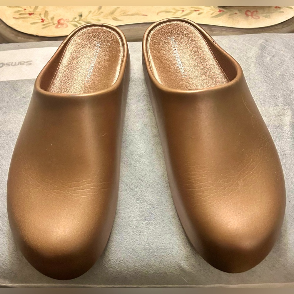 Jeffrey Campbell Unclogged Lightweight Metallic Gold Clogs Size 9M/40